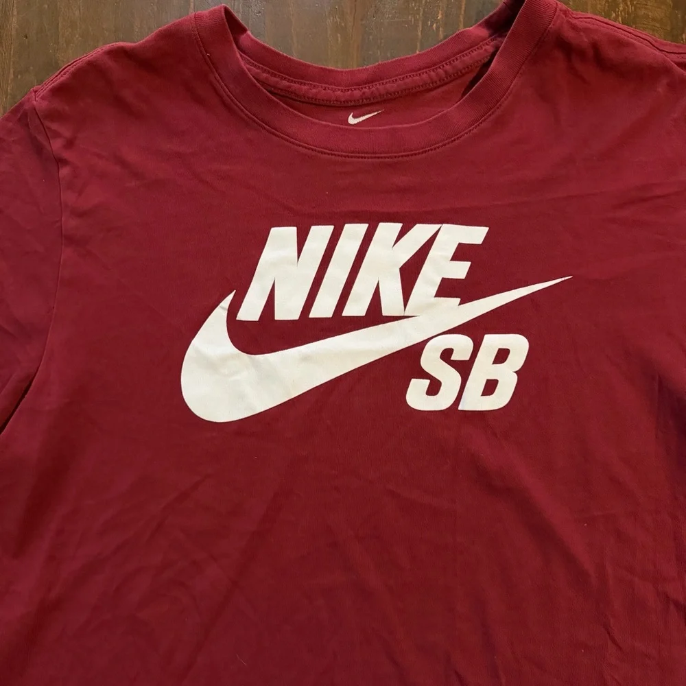 Nike SB UniSex Red T-Shirt - Size Small